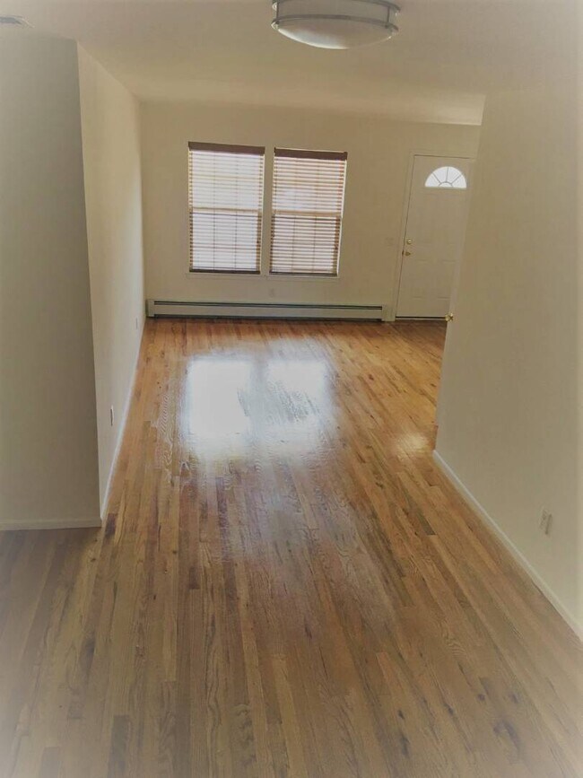 20 Edgewood Rd, Port Washington, NY 11050 House Rental in Port