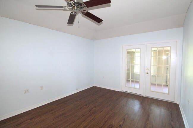 Building Photo - ~ Pet Friendly Contemporary Cantonment Pat...