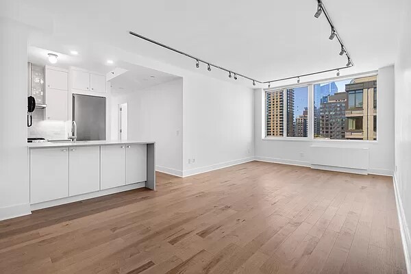 Building Photo - 122 Riverside Blvd