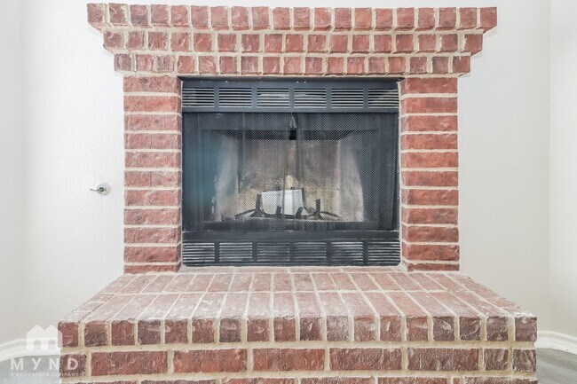 Foto del edificio - 4961 Briar Oaks Ln