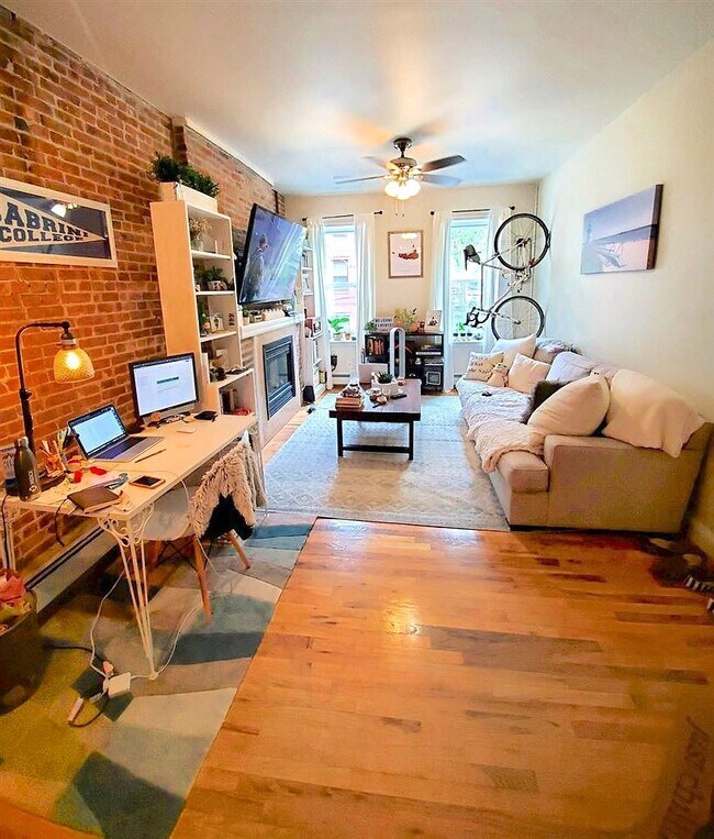 Foto del edificio - 228 1st St