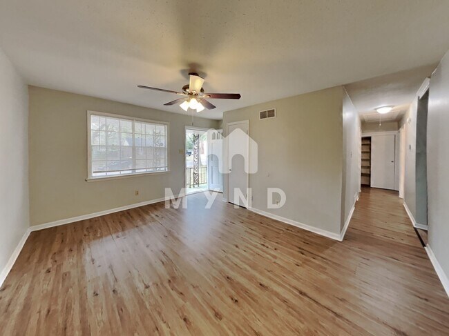 Building Photo - 2247 Carrolton Dr