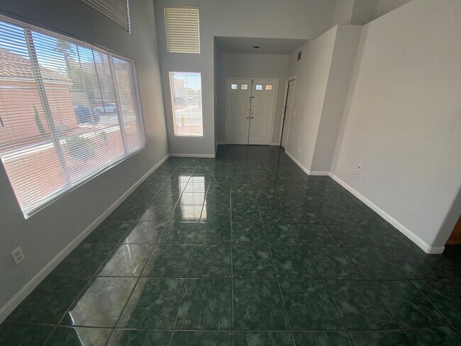 Foto del edificio - STUNNING 3 BEDROOM 2 BATHROOM SINGLE STORY...