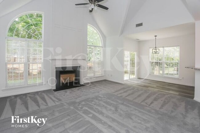Foto del edificio - 6140 Creekview Court