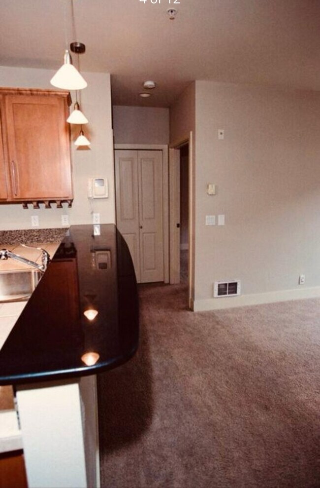 Foto del edificio - 410 NE 70th St