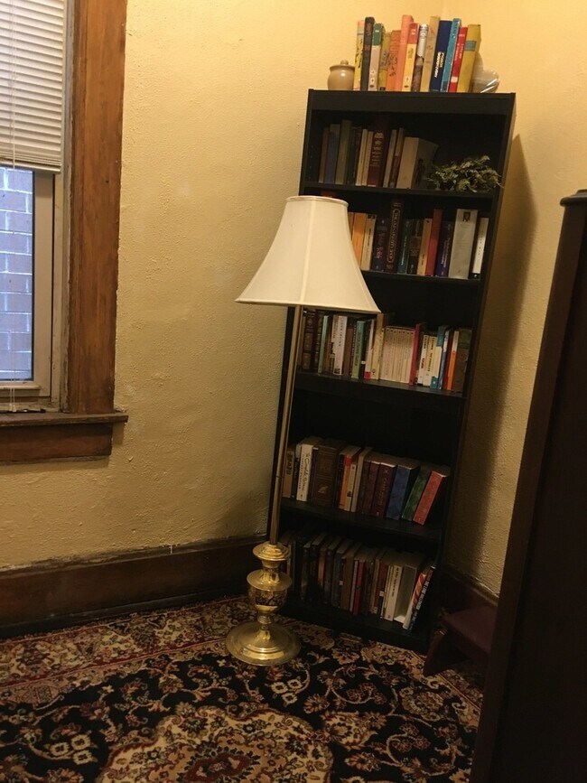 Foto del edificio - 821 N Hermitage Ave