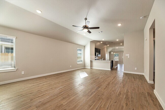 Foto del edificio - BRAND NEW - NEVER LIVED IN 3 bedroom, 2  bath house in Moran Ranch