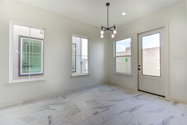 Building Photo - 2914 El Fenice Ln