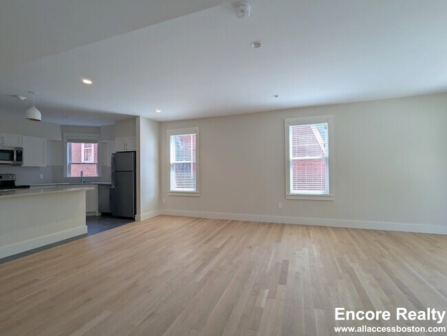 Foto del edificio - 56 JFK St. Unit 4