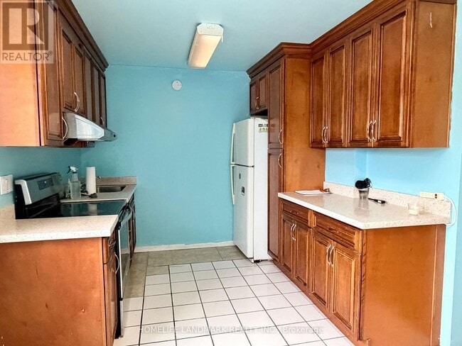 Building Photo - 258 Sprucewood Ct