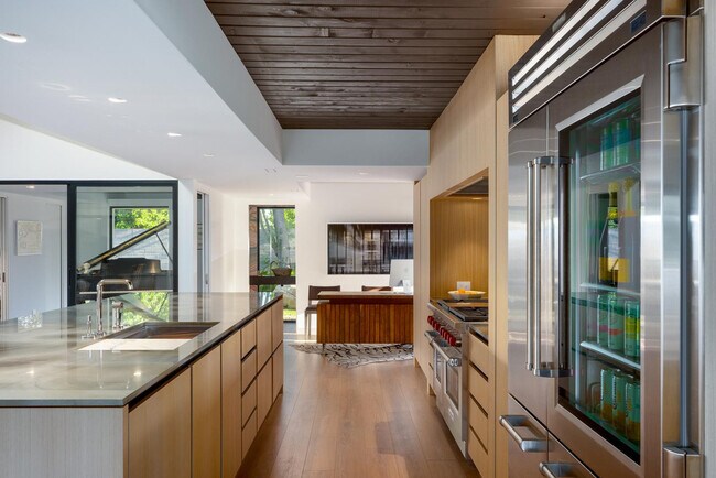 Foto del edificio - 5311 E Mitchell Dr