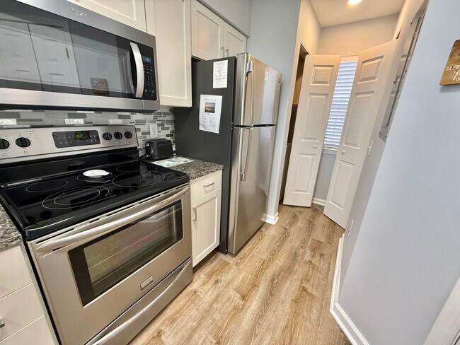 Foto del edificio - 619 Waterway Village Blvd
