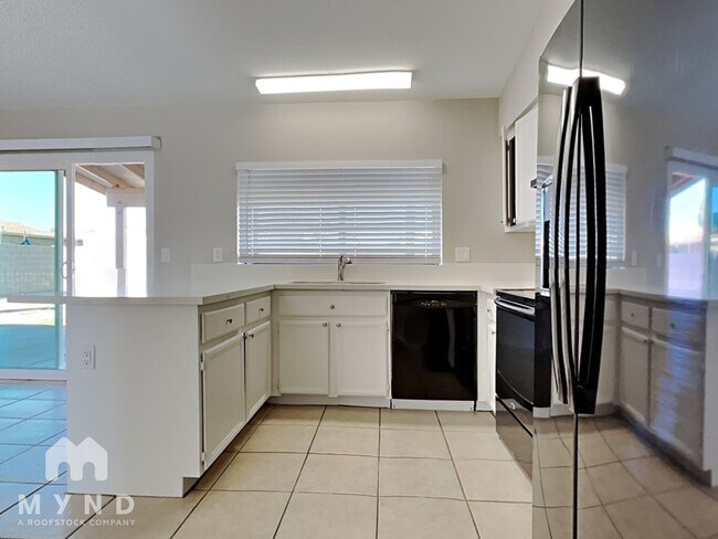 Foto del edificio - 11110 W Glenrosa Ave