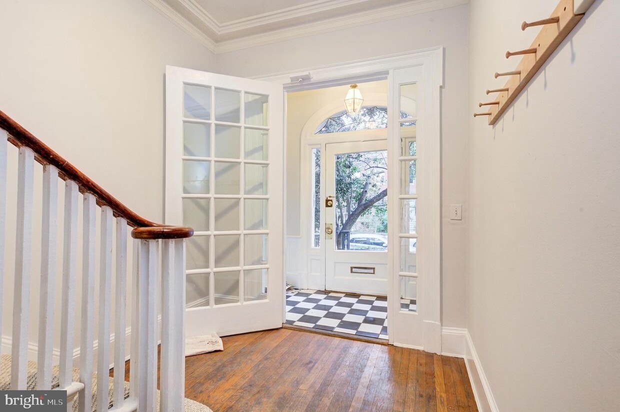 Primary Photo - 1719 Lamont St NW
