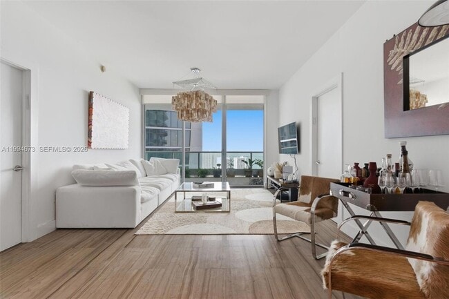 Building Photo - 900 Biscayne Blvd