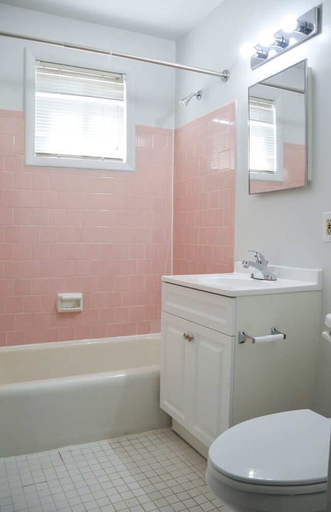 Foto del edificio - 3301 C St SE