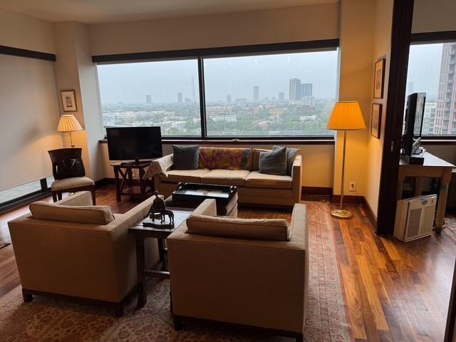 Foto del edificio - 5000 Montrose Blvd