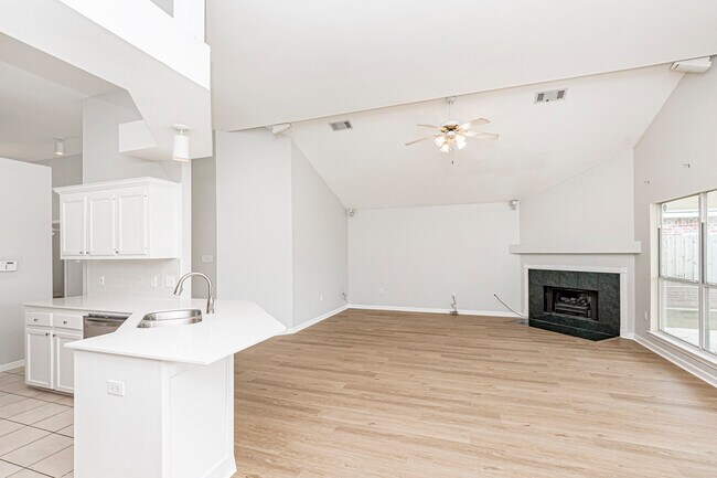 Building Photo - 17715 Christopher Crossing Dr