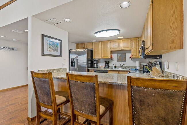 Building Photo - 2665 Valley View Dr