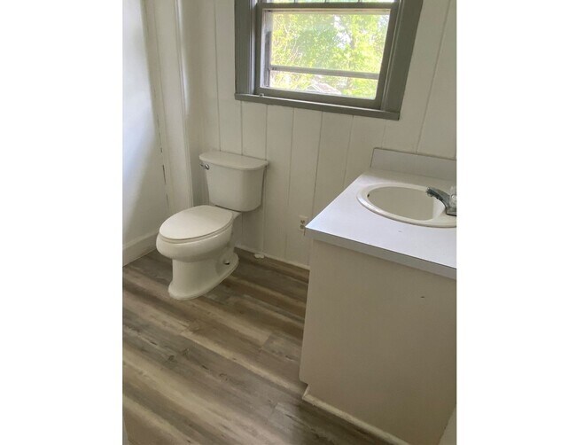 Building Photo - COLLEGE HILL DUPLEX w/2 car garage- 1/2 Off First Months Rent
