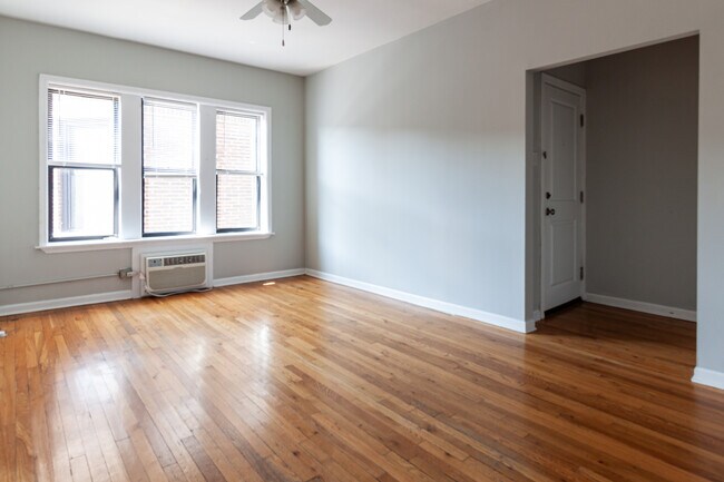 Foto del edificio - 736 W Addison St