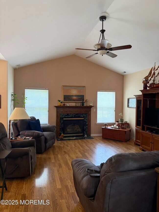 Building Photo - 48 Saxony Cir