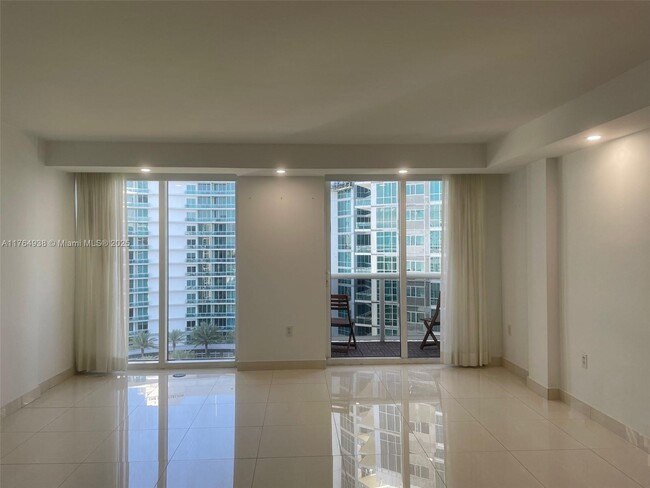 Building Photo - 10275 Collins Ave