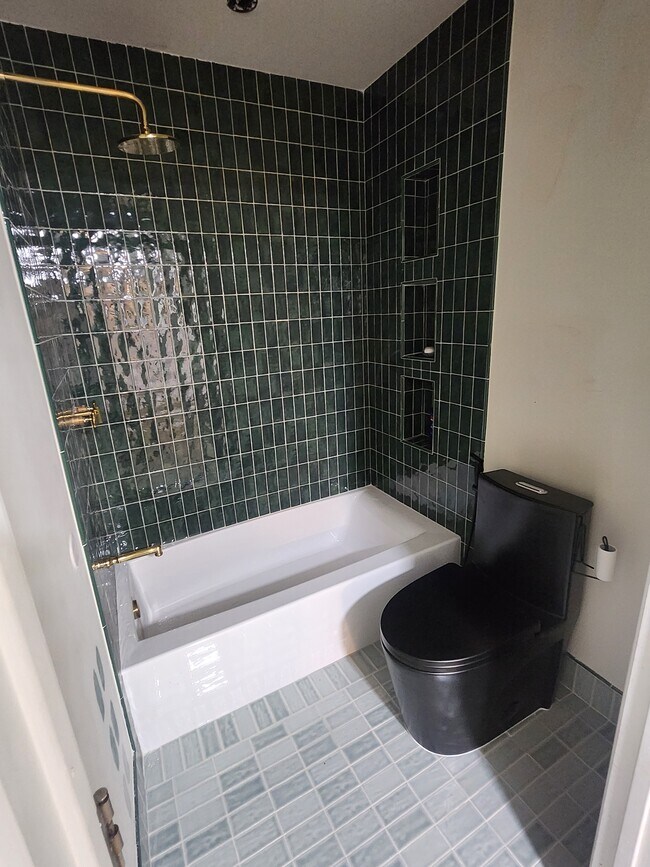 Building Photo - 435 S Virgil Ave