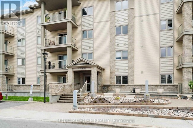 Building Photo - 141-141 Potts Private