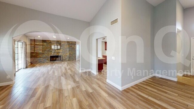 Foto del edificio - 5420 E Paradise Ln