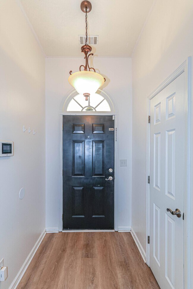 Foto del edificio - 425 Trestle Ln