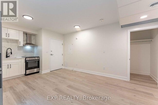 Building Photo - 360-360 Lacasse Ave