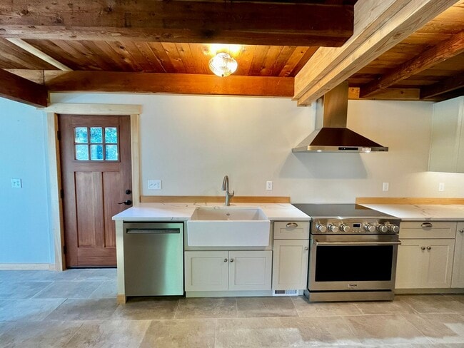 Building Photo - Newly Remodeled Bainbridge Retreat w/Water...