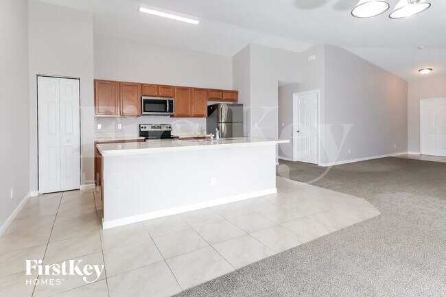 Building Photo - 820 SW Thrift Ave