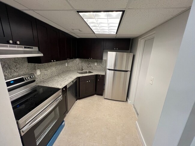 Building Photo - 3111 Oakland Shores Dr