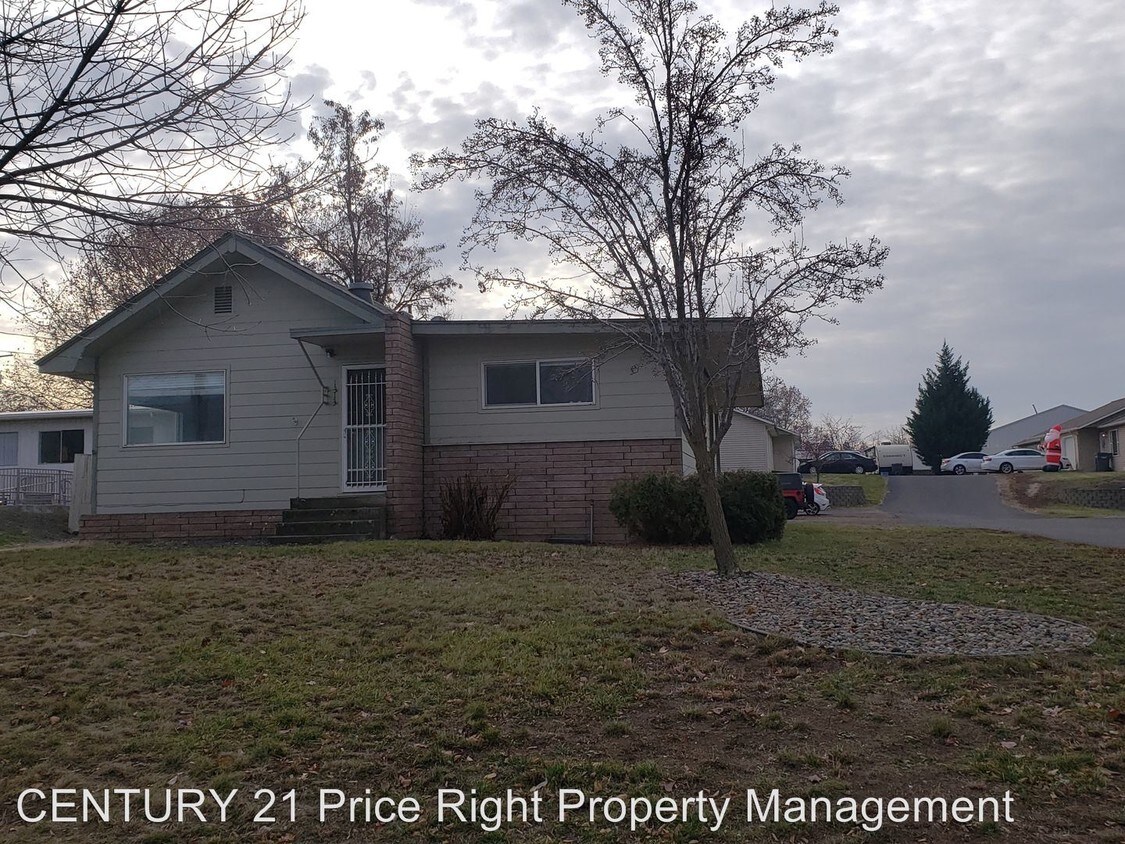 2 br, 1.5 bath House 1313 Poplar Street House Rental in Clarkston