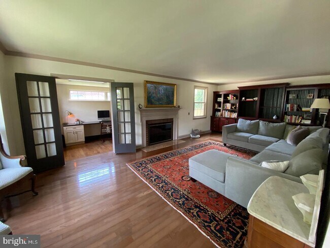 Foto del edificio - 2528 Huntington Ln