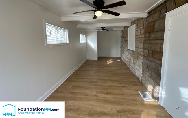 Foto del edificio - 1736 S Pkwy E