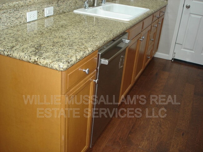 Building Photo - 284 W St Francis Ave