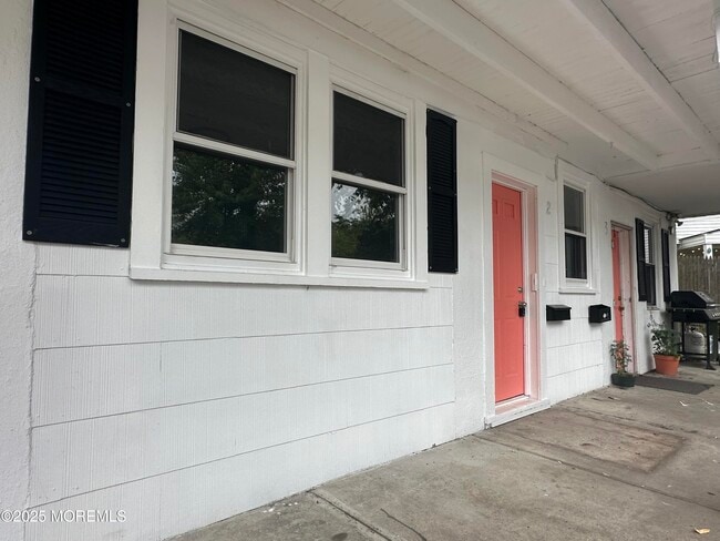 Building Photo - 1320 3rd Ave