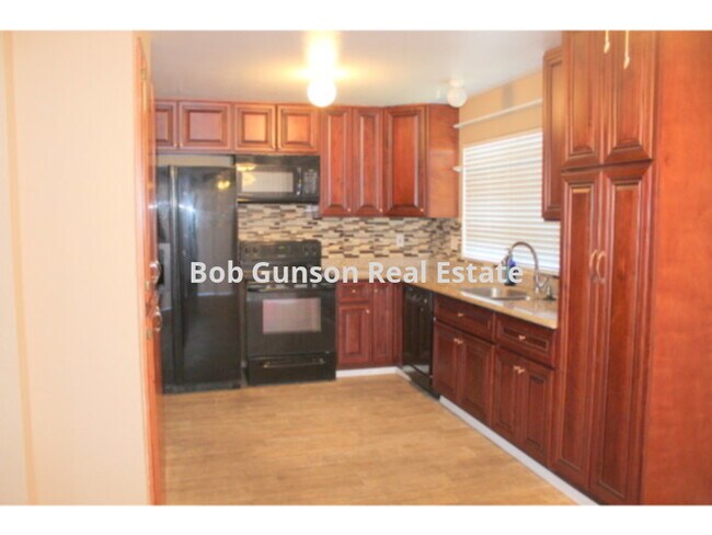 Foto del edificio - 4 Bedrooms