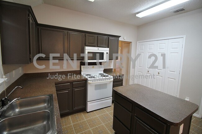 Building Photo - Lovely 3/2/2 in Mesquite Ready for Move-In!