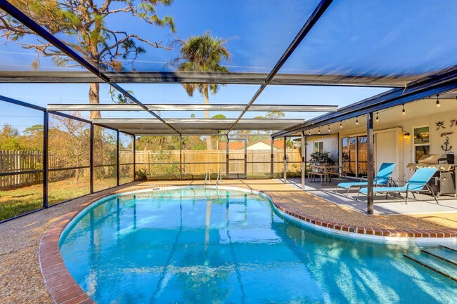 Building Photo - 3310 Siesta Dr