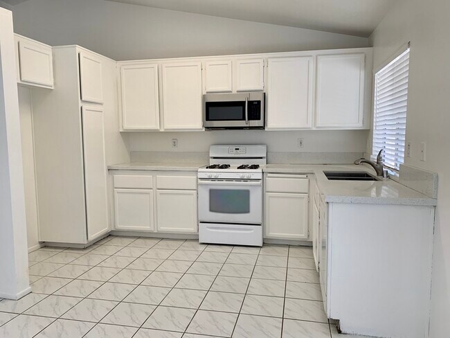 Building Photo - Nice home in Cul De Sac