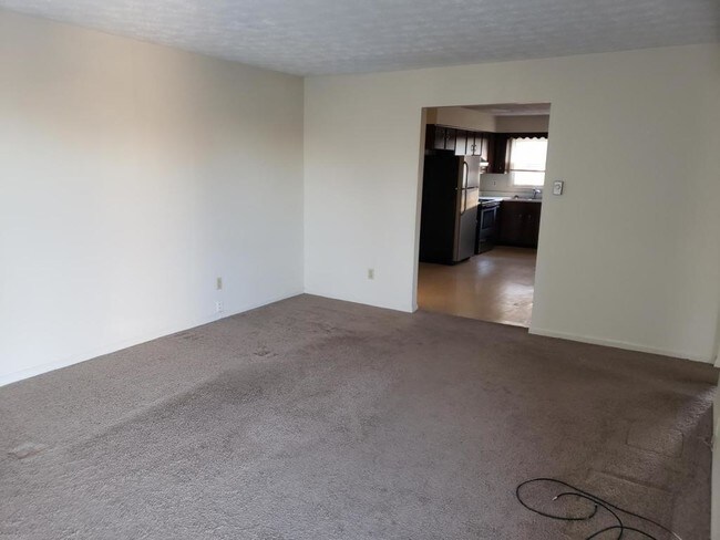 Building Photo - 743 Hildeen