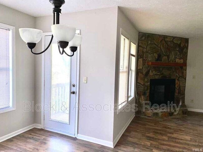 Foto del edificio - 6744 Willowbrook Dr