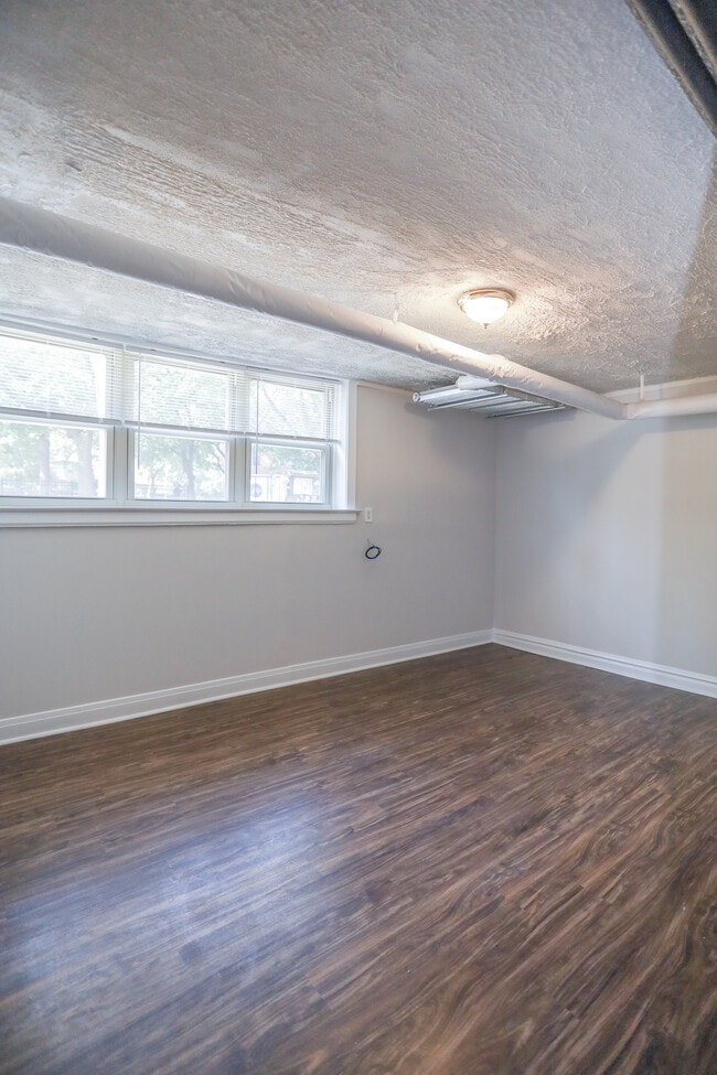 Building Photo - 4647 N Manor Ave