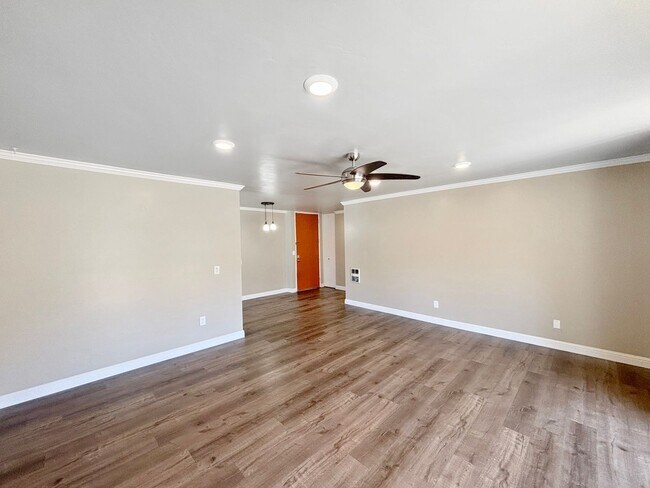 Foto del edificio - Beautiful 1B/1BA Upgraded Condo In La Joll...