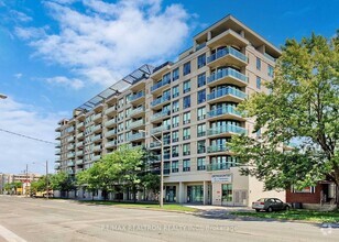 Building Photo - 935 Sheppard Av W