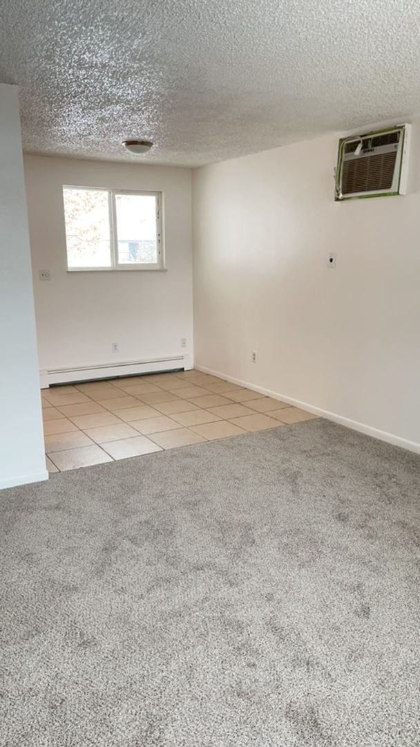 Foto del edificio - 2052 Meadow Dr